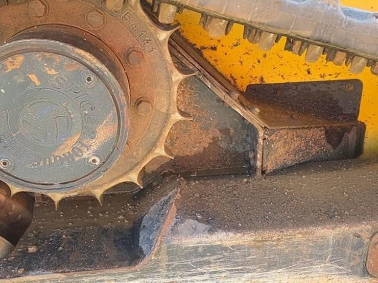 2018-deere-331g-image-17
