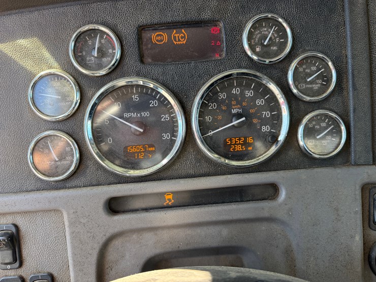 2020-peterbilt-389-image-7