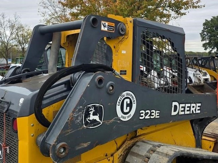 2017-deere-323e-image-19