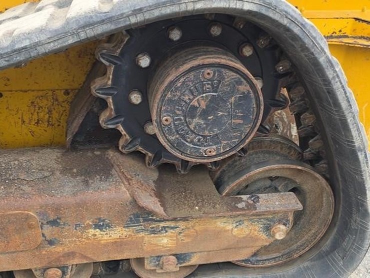 2017-deere-323e-image-30
