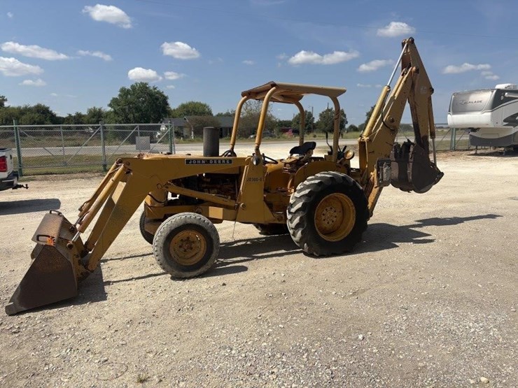 deere-300b-image-1