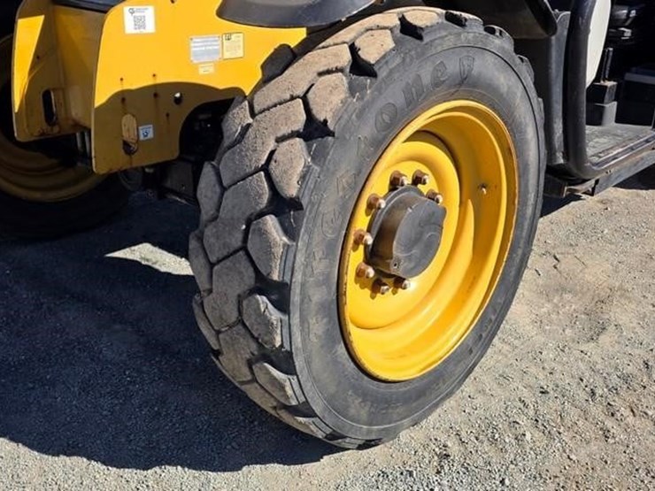 2018-caterpillar-tl642d-image-10