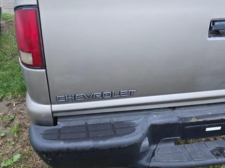 2002-chevrolet-s10-image-6