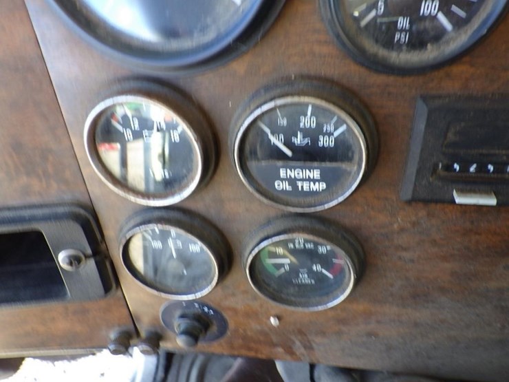 1995-peterbilt-357-image-56