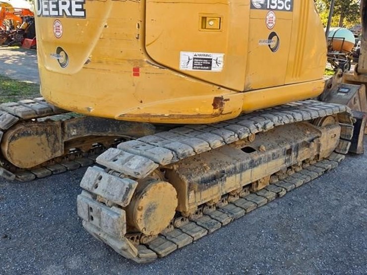 2015-deere-135g-image-24