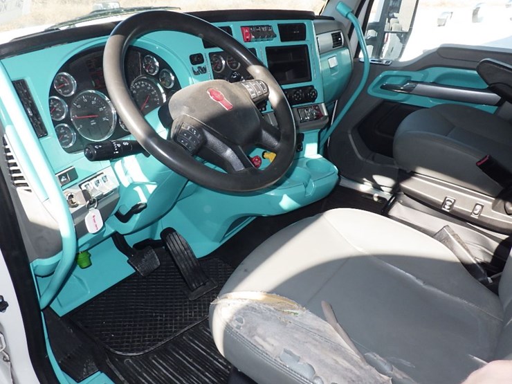 2021-kenworth-t680-image-17