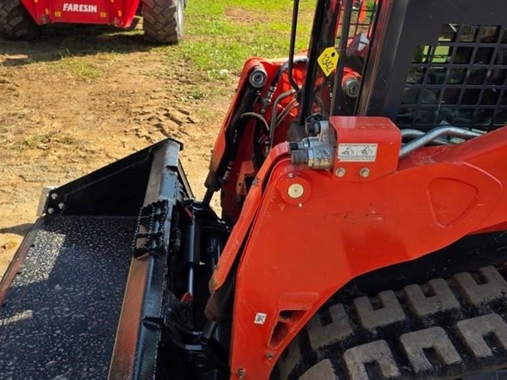 2023-kubota-svl75-3-image-32