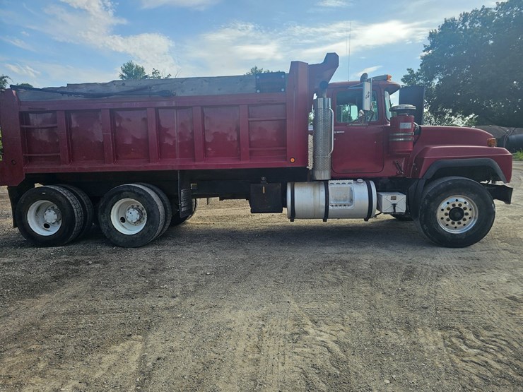 #15804-•-1998-mack-rd688s-dump-truck-image-32