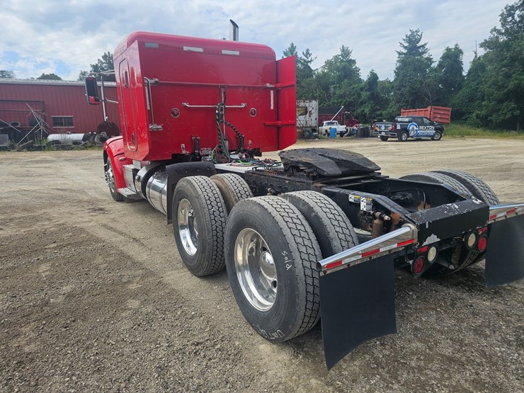 #15801-•-2012-peterbilt-384-sleeper-truck-image-27
