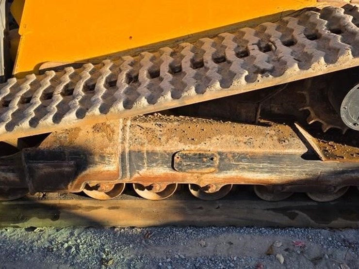 2018-deere-331g-image-27