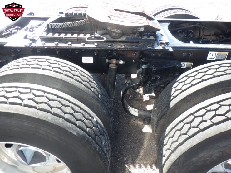 2020-kenworth-t680-image-14