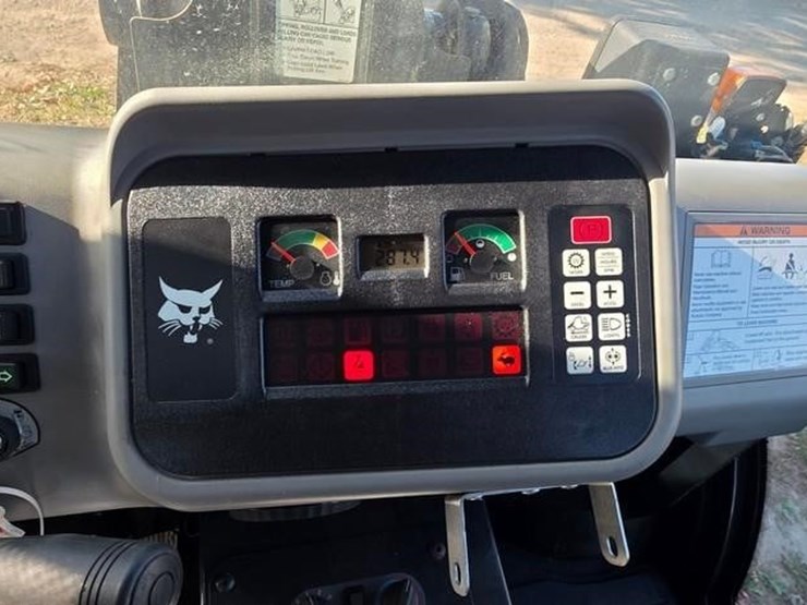 2010-bobcat-toolcat-5600-image-73