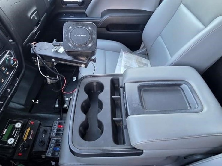 2015-chevrolet-silverado-3500hd-image-51