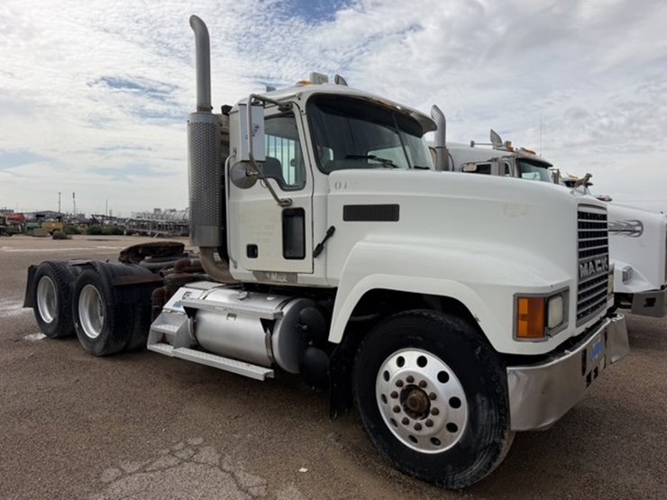 2004-mack-ch613-image-3
