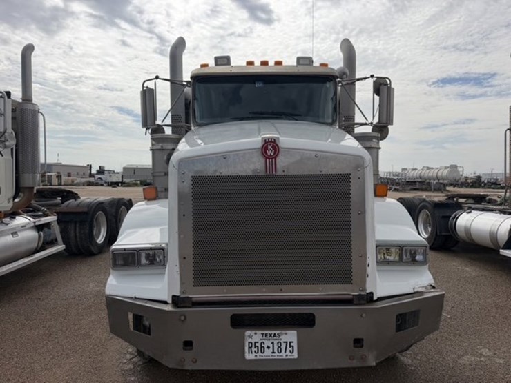 2018-kenworth-t800-image-2