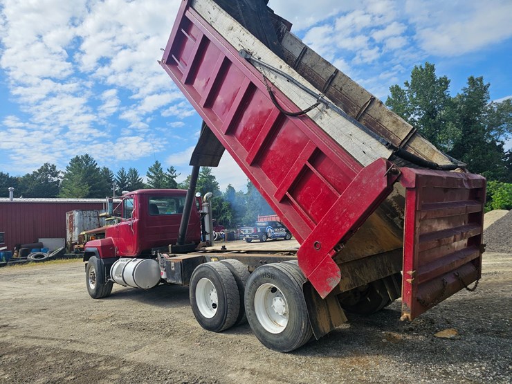 #15804-•-1998-mack-rd688s-dump-truck-image-57