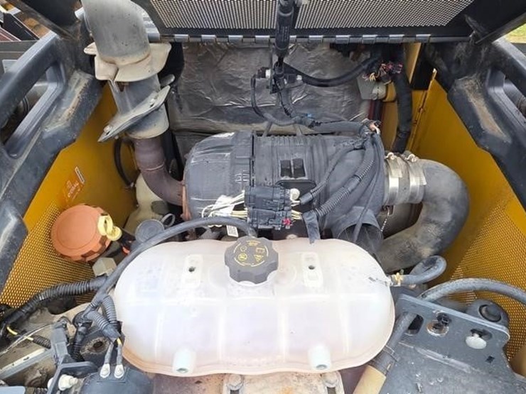 2017-deere-323e-image-40