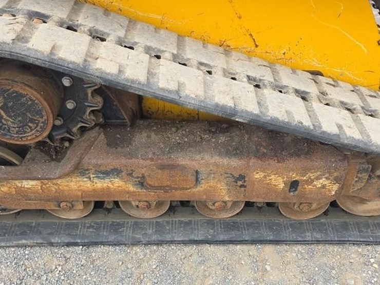 2017-deere-323e-image-11