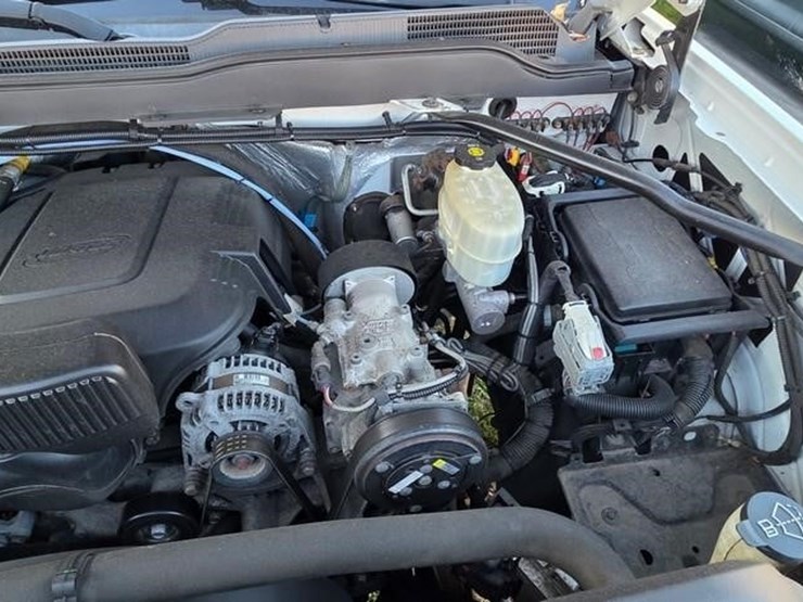 2015-chevrolet-silverado-3500hd-image-41