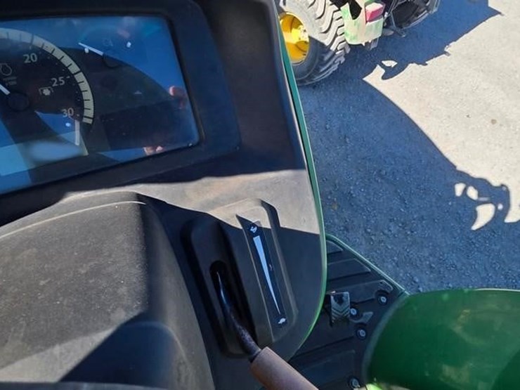 john-deere-4052m-image-42