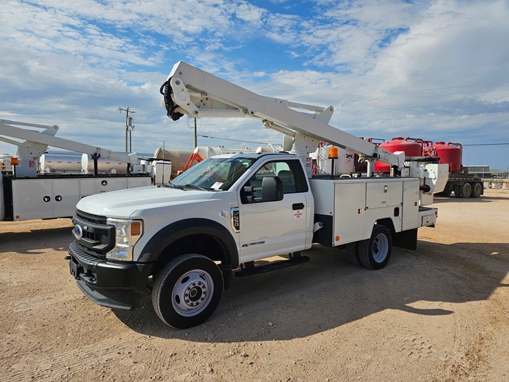 2021-ford-f550-image-2