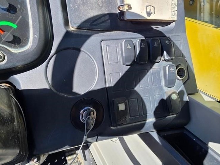 2018-caterpillar-tl642d-image-59