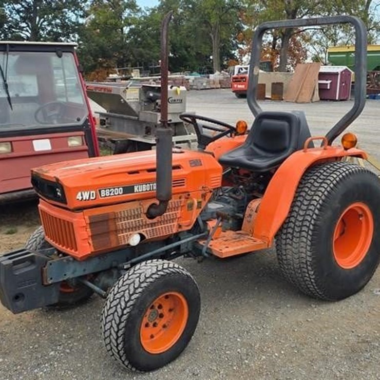 KUBOTA B8200