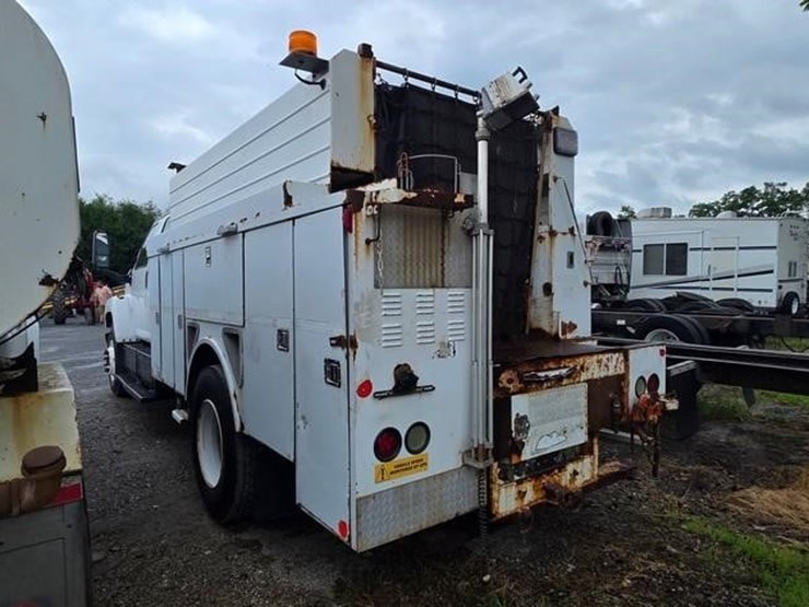 2007-gmc-topkick-c8500-image-3