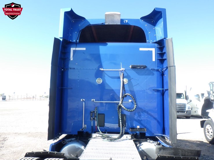 2020-peterbilt-579-image-13