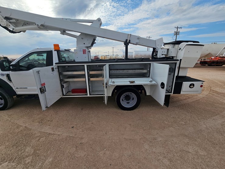 2021-ford-f550-image-8