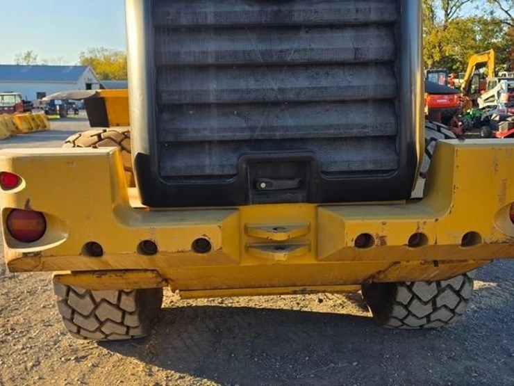 2015-caterpillar-938m-image-31