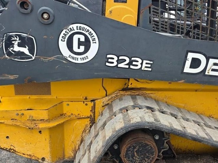 2017-deere-323e-image-15