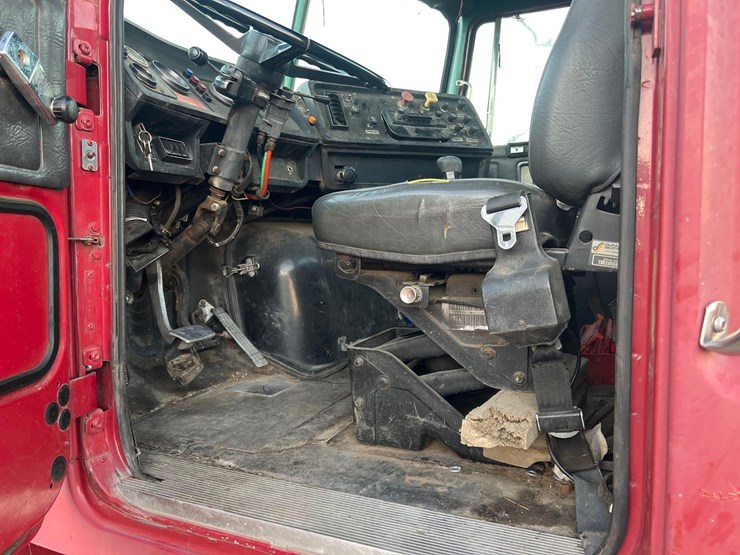 1989-white-gmc-day-cab-image-13