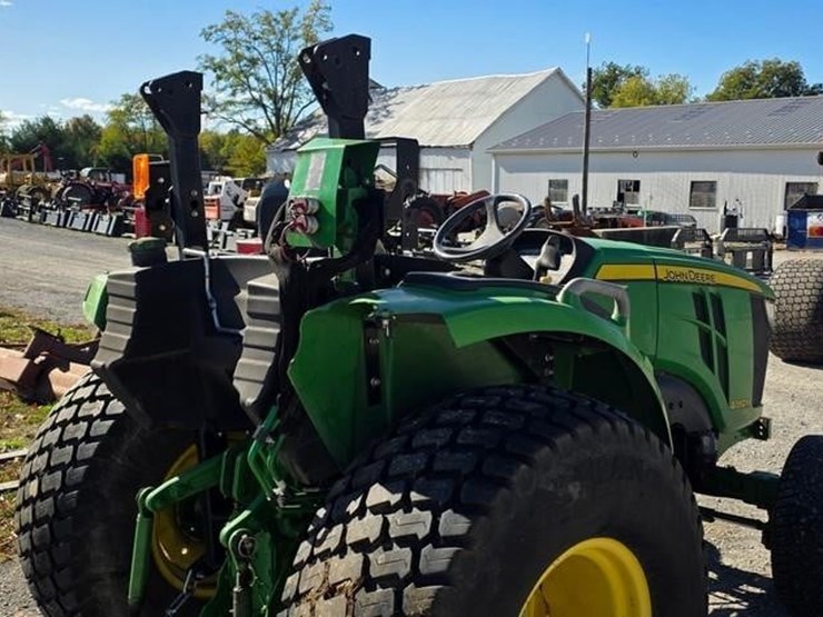 john-deere-4052m-image-13