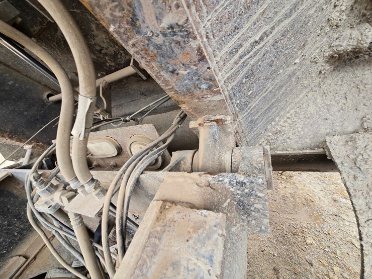 2012-caterpillar-ct660-image-42
