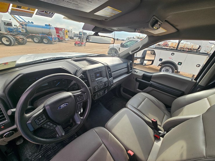 2021-ford-f550-image-7