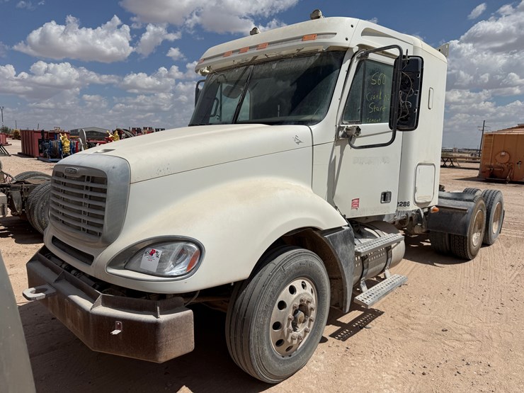 2007-freightliner-columbia-120-image-1