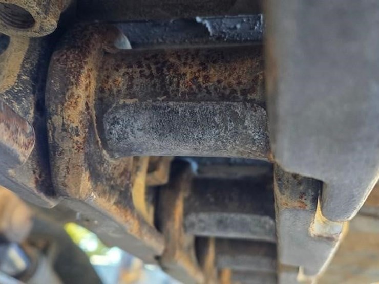 2015-deere-135g-image-23