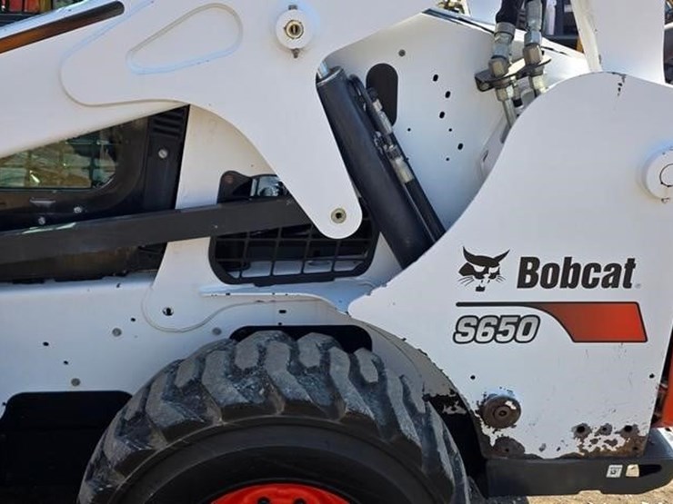 2016-bobcat-s650-image-24