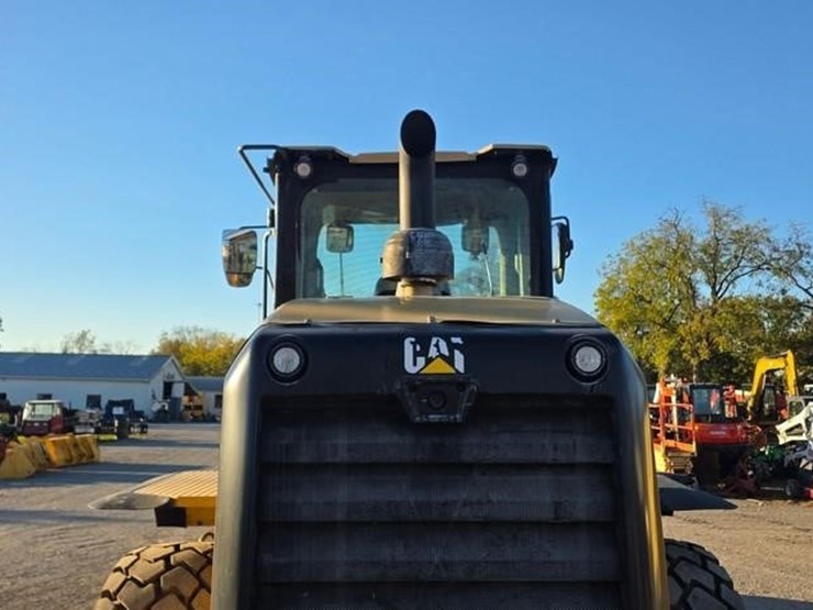 2015-caterpillar-938m-image-32