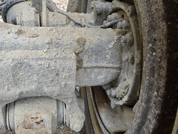2012-caterpillar-ct660-image-97