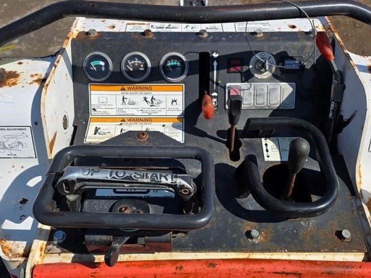 2014-bobcat-mt55-image-32