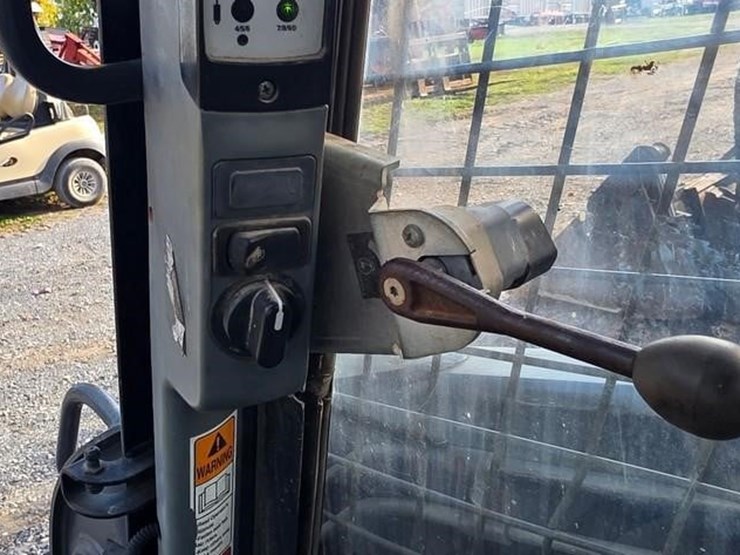 2014-new-holland-l218-image-52
