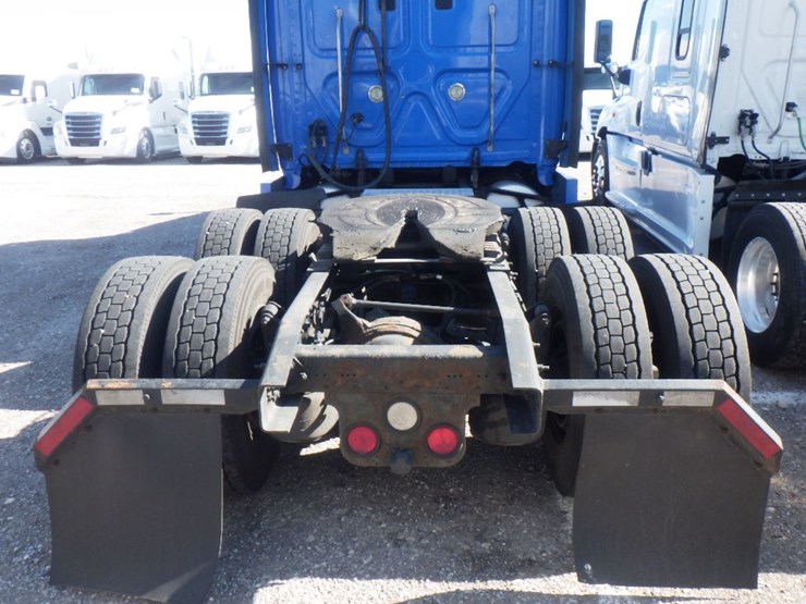2017-freightliner-cascadia-125-image-9