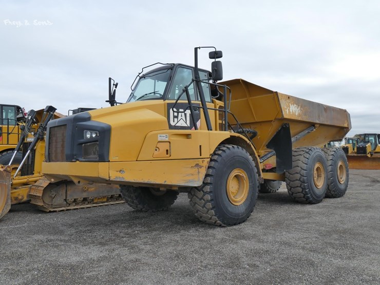 2013-caterpillar-740b-image-1