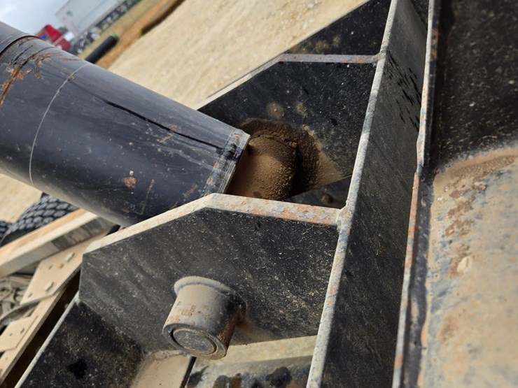 2012-caterpillar-ct660-image-31