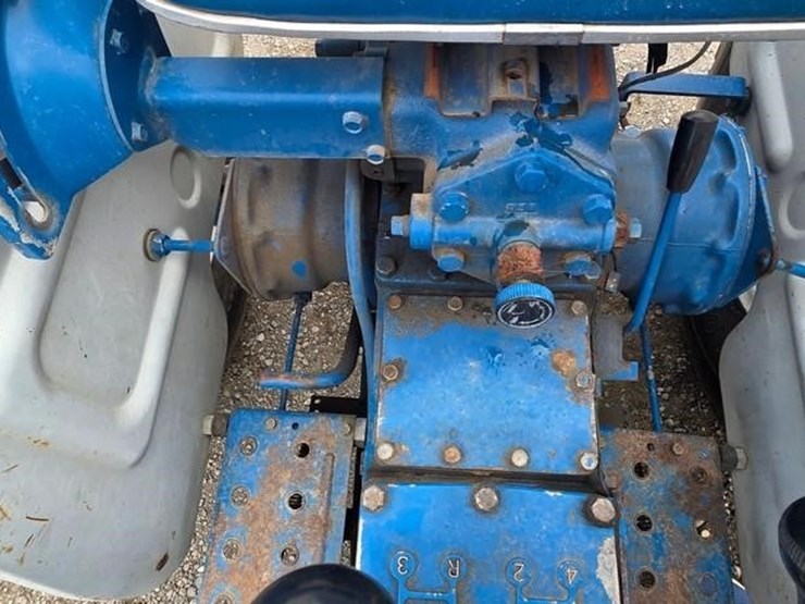 ford-1700-image-28
