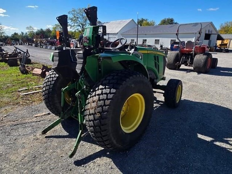 john-deere-4052m-image-3