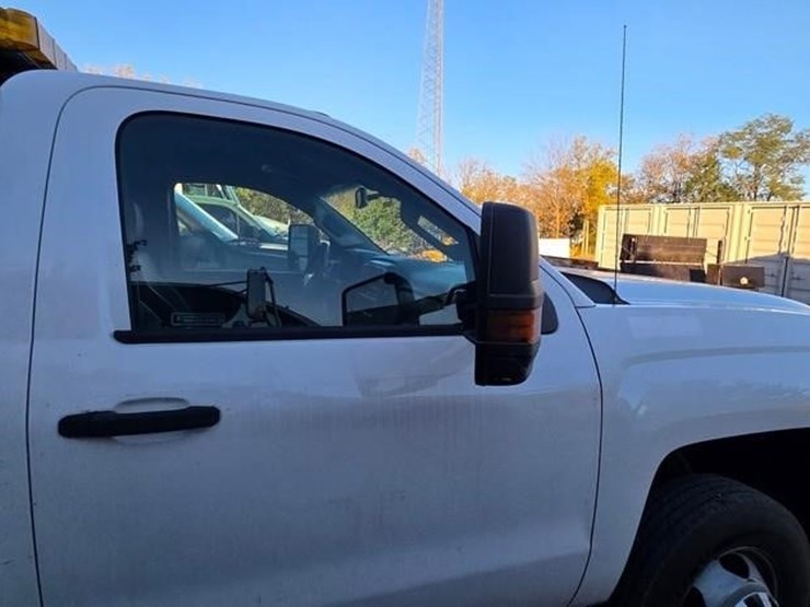 2015-chevrolet-silverado-3500hd-image-36