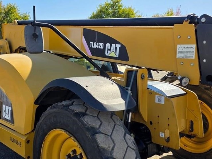 2018-caterpillar-tl642d-image-31